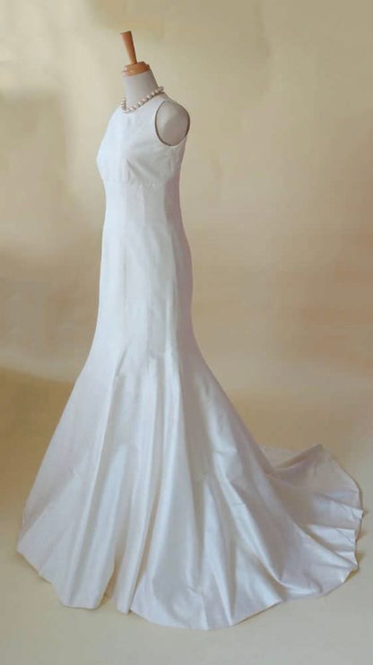 ハッピー 【ウェディングドレス レンタル】