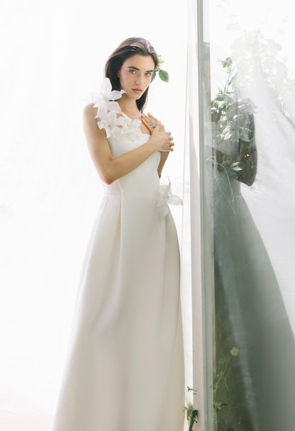 LYS【ウェディングドレス レンタル】