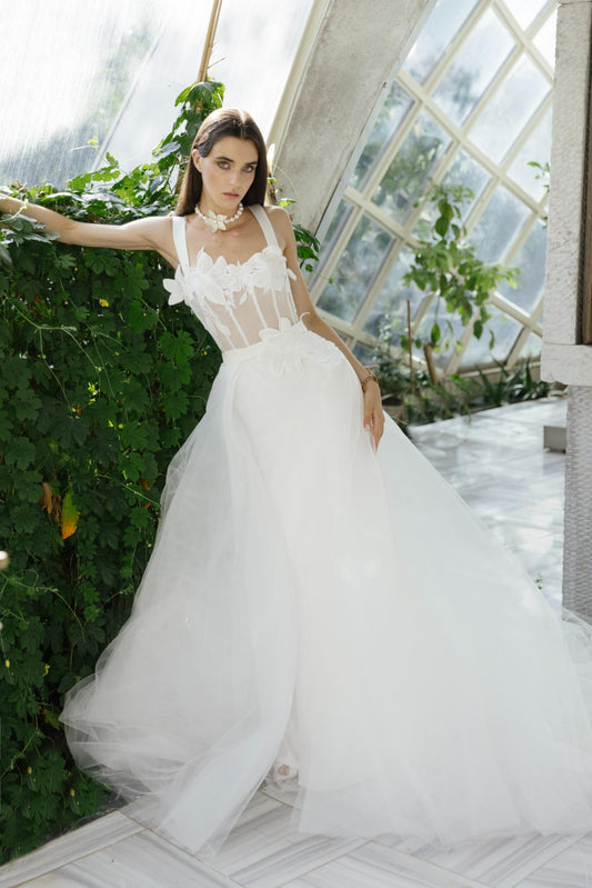 LOTUS【ウェディングドレス レンタル】