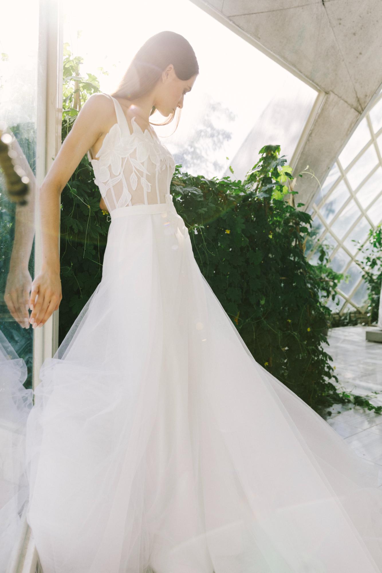 LOTUS【ウェディングドレス レンタル】