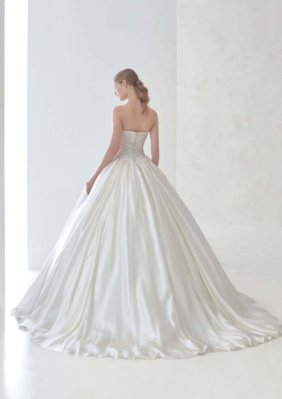 スレンダー シンプル LATELIER MARIAGE 20682 【ウェディングドレス レンタル】