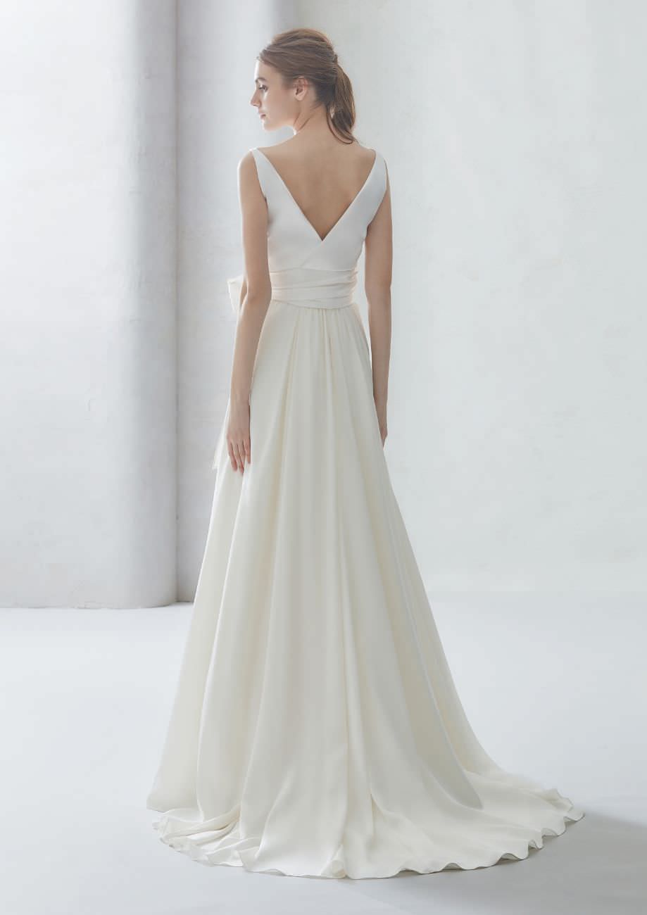 Aライン フォトジェニック LATELIER MARIAGE 20677 【ウェディングドレス レンタル】