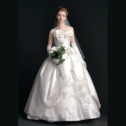 リュクス 【ウェディングドレス レンタル】