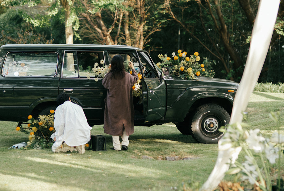 ふたりの愛車をキャンバスにお花のライブパフォーマンス