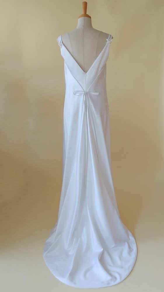 ブバリア 【ウェディングドレス レンタル】