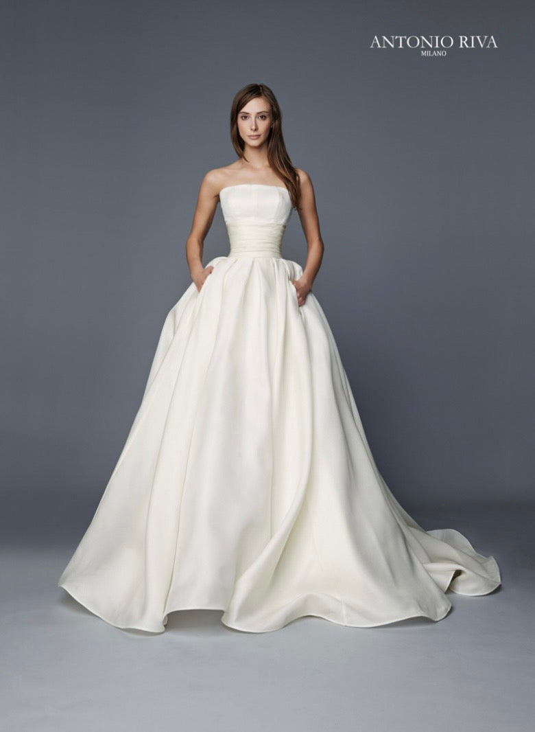 SISSI 【ウェディングドレスレンタル】