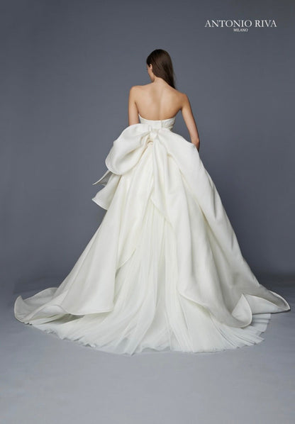 SISSI 【ウェディングドレスレンタル】