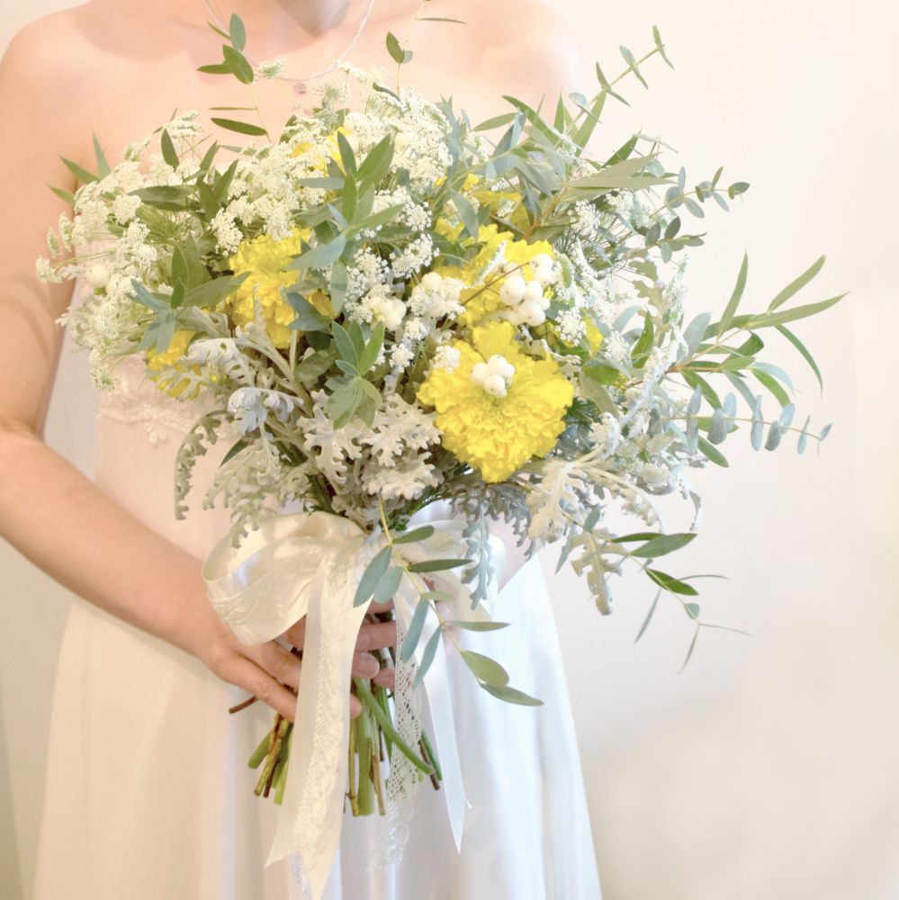【生花】マリーゴールドのクラッチブーケ 【結婚式 フラワー 生花 ブーケ ブートニア】