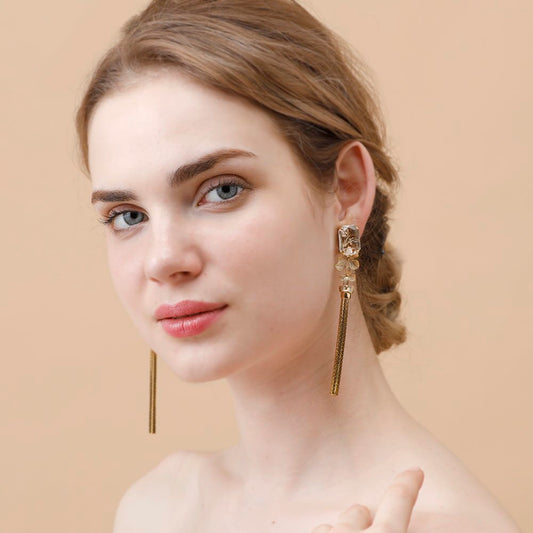 草花とメタルタッセルのイヤリング【ゴールド】ブライダルアクセサリー 【結婚式 ピアス イヤリング】