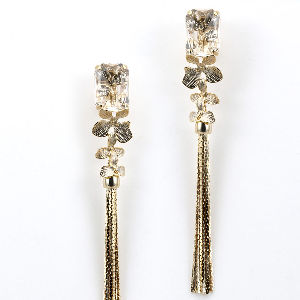 草花とメタルタッセルのイヤリング【ゴールド】ブライダルアクセサリー 【結婚式 ピアス イヤリング】