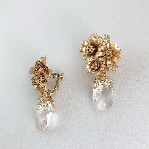 野花ブーケモチーフイヤリング【ゴールド】ブライダルアクセサリー 【結婚式 ピアス イヤリング】