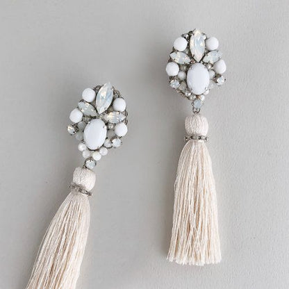 ホワイトストーンタッセルイヤリング/ブライダルアクセサリー 【結婚式 ピアス イヤリング】