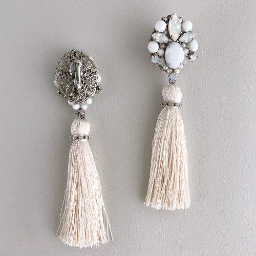 ホワイトストーンタッセルイヤリング/ブライダルアクセサリー 【結婚式 ピアス イヤリング】