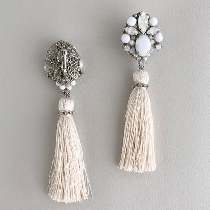 ホワイトストーンタッセルイヤリング/ブライダルアクセサリー 【結婚式 ピアス イヤリング】