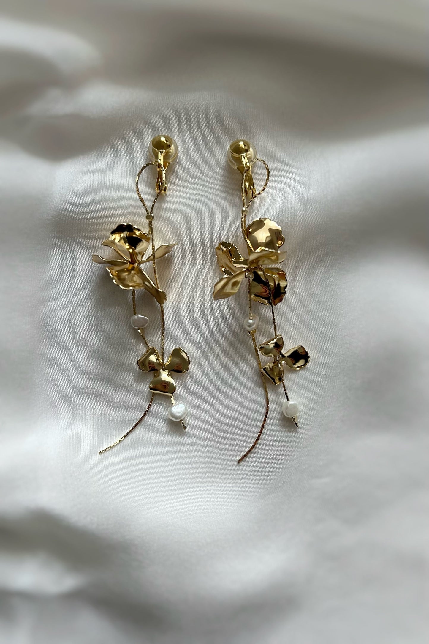 【ピアス・イヤリング】ゴールドフラワー×淡水パールのチェーンピアス/イヤリング -ブライダルピアス/イヤリング- ≪TP-21s/TE-22s≫【結婚式 ピアス イヤリング】