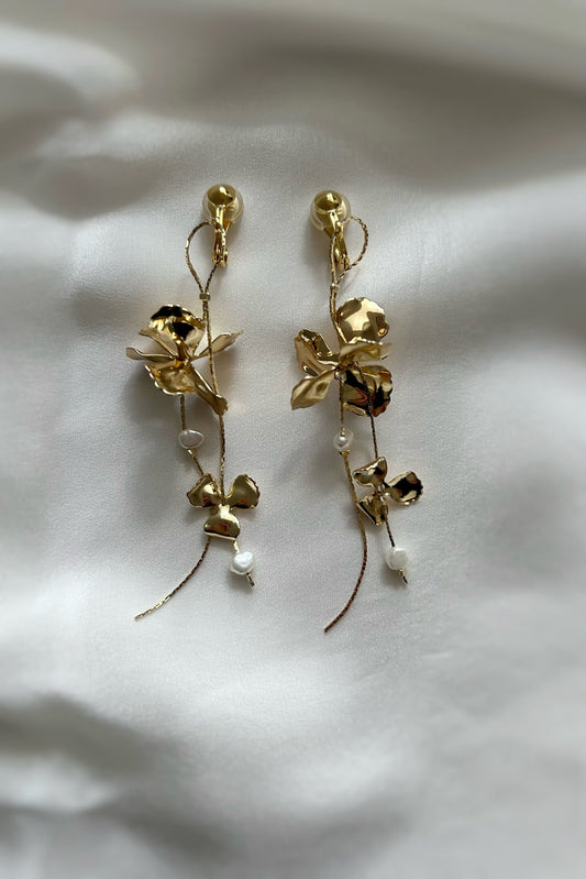 【ピアス・イヤリング】ゴールドフラワー×淡水パールのチェーンピアス/イヤリング -ブライダルピアス/イヤリング- ≪TP-21s/TE-22s≫【結婚式 ピアス イヤリング】