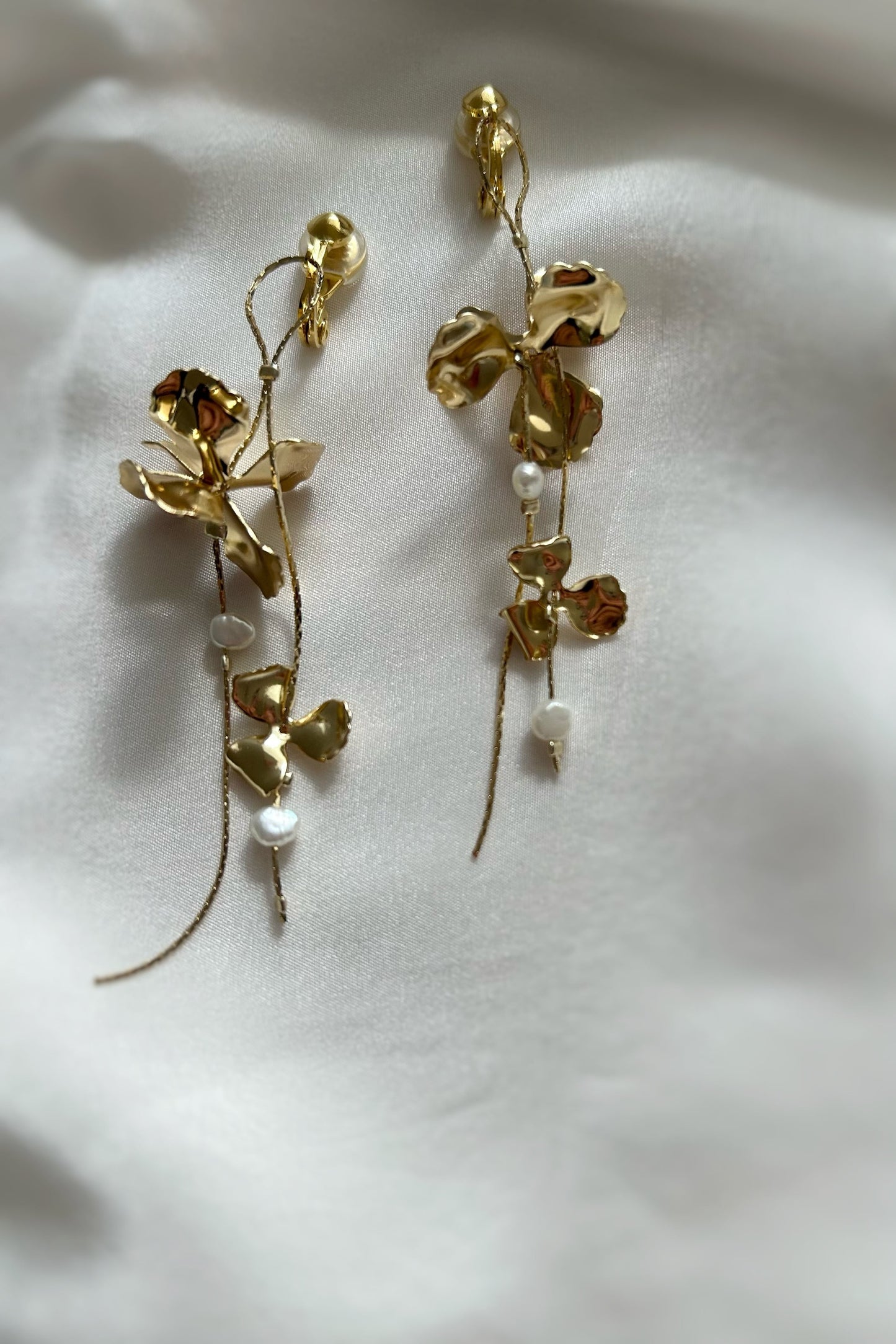 【ピアス・イヤリング】ゴールドフラワー×淡水パールのチェーンピアス/イヤリング -ブライダルピアス/イヤリング- ≪TP-21s/TE-22s≫【結婚式 ピアス イヤリング】