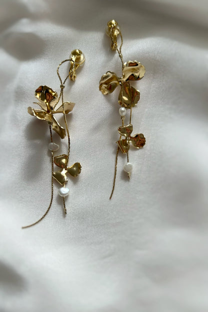 【ピアス・イヤリング】ゴールドフラワー×淡水パールのチェーンピアス/イヤリング -ブライダルピアス/イヤリング- ≪TP-21s/TE-22s≫【結婚式 ピアス イヤリング】