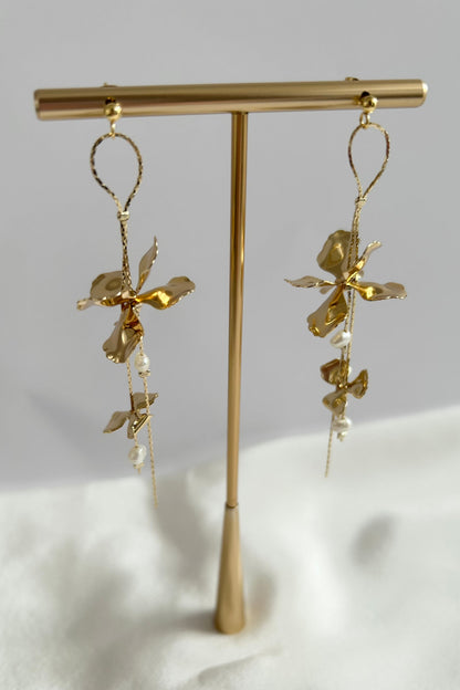 【ピアス・イヤリング】ゴールドフラワー×淡水パールのチェーンピアス/イヤリング -ブライダルピアス/イヤリング- ≪TP-21s/TE-22s≫【結婚式 ピアス イヤリング】