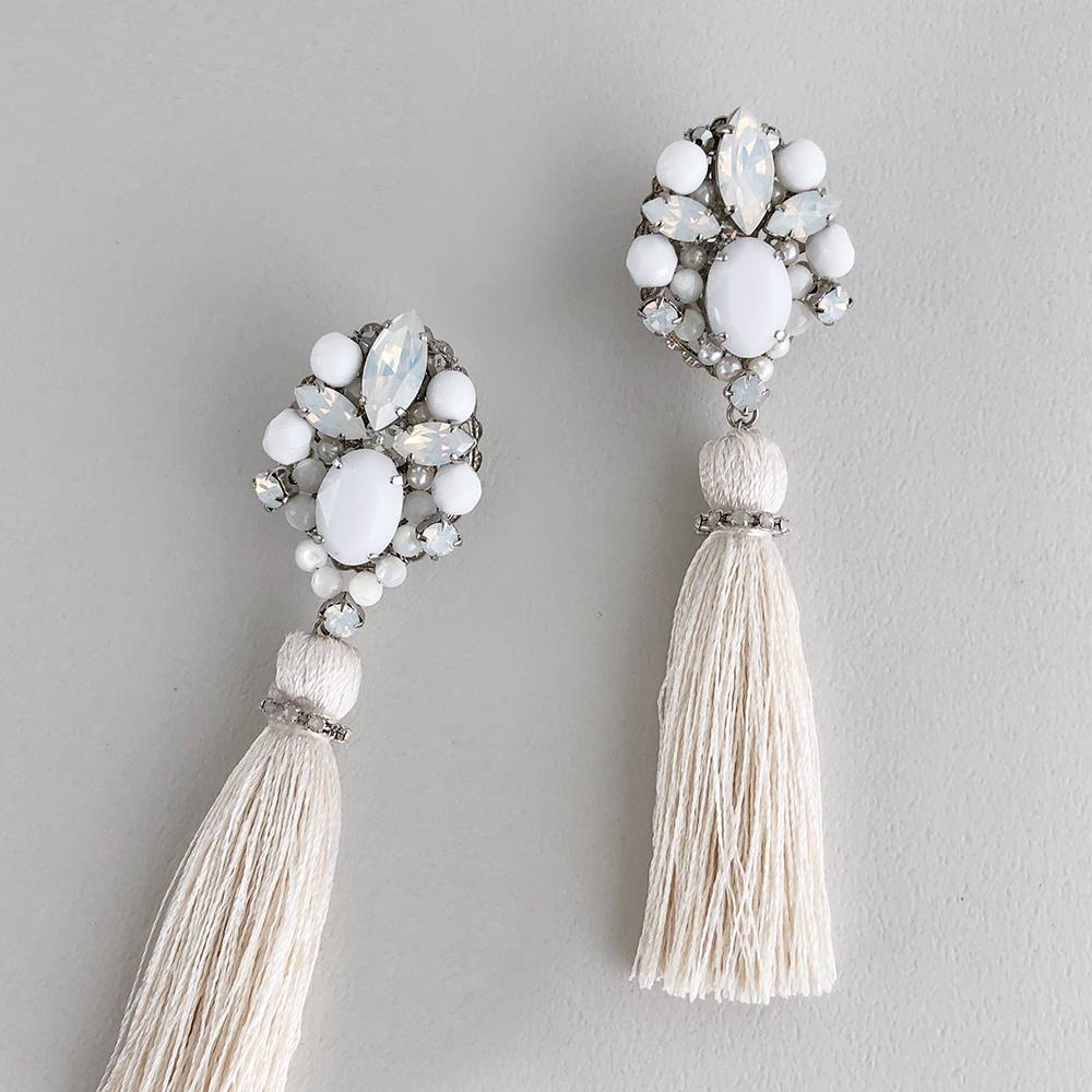 ホワイトストーンタッセルピアス/ブライダルアクセサリー 【結婚式 ピアス イヤリング】