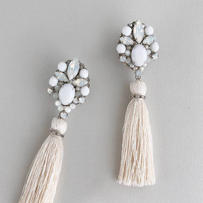 ホワイトストーンタッセルピアス/ブライダルアクセサリー 【結婚式 ピアス イヤリング】