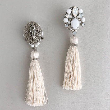 ホワイトストーンタッセルピアス/ブライダルアクセサリー 【結婚式 ピアス イヤリング】
