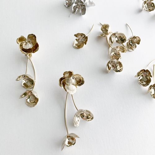 スイングフラワーピアス【シルバー】ブライダルアクセサリー 【結婚式 ピアス イヤリング】