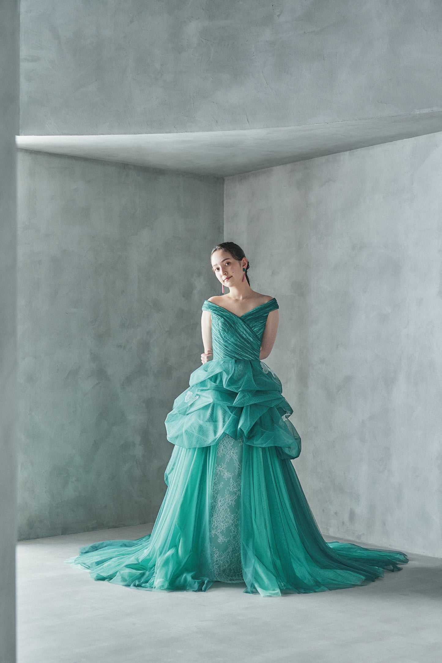 Siena シエナ【カラードレス】オフショルダー グリーン Aラインドレス 【結婚式 レンタル】