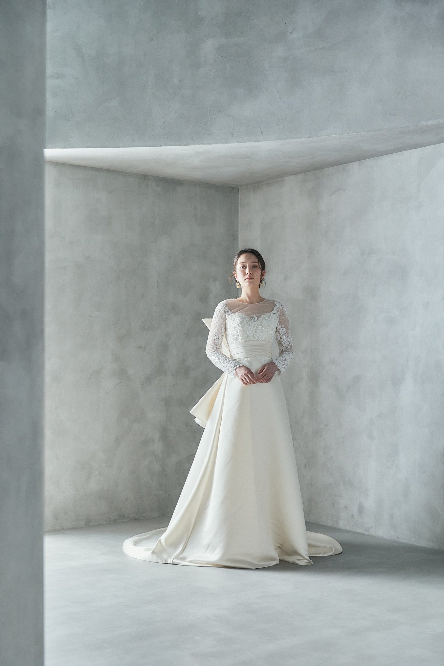 ダリア Dalia 【ウエディングドレス レンタル】Aラインサテン ロングスリーブ2way シンプルドレス 【結婚式】