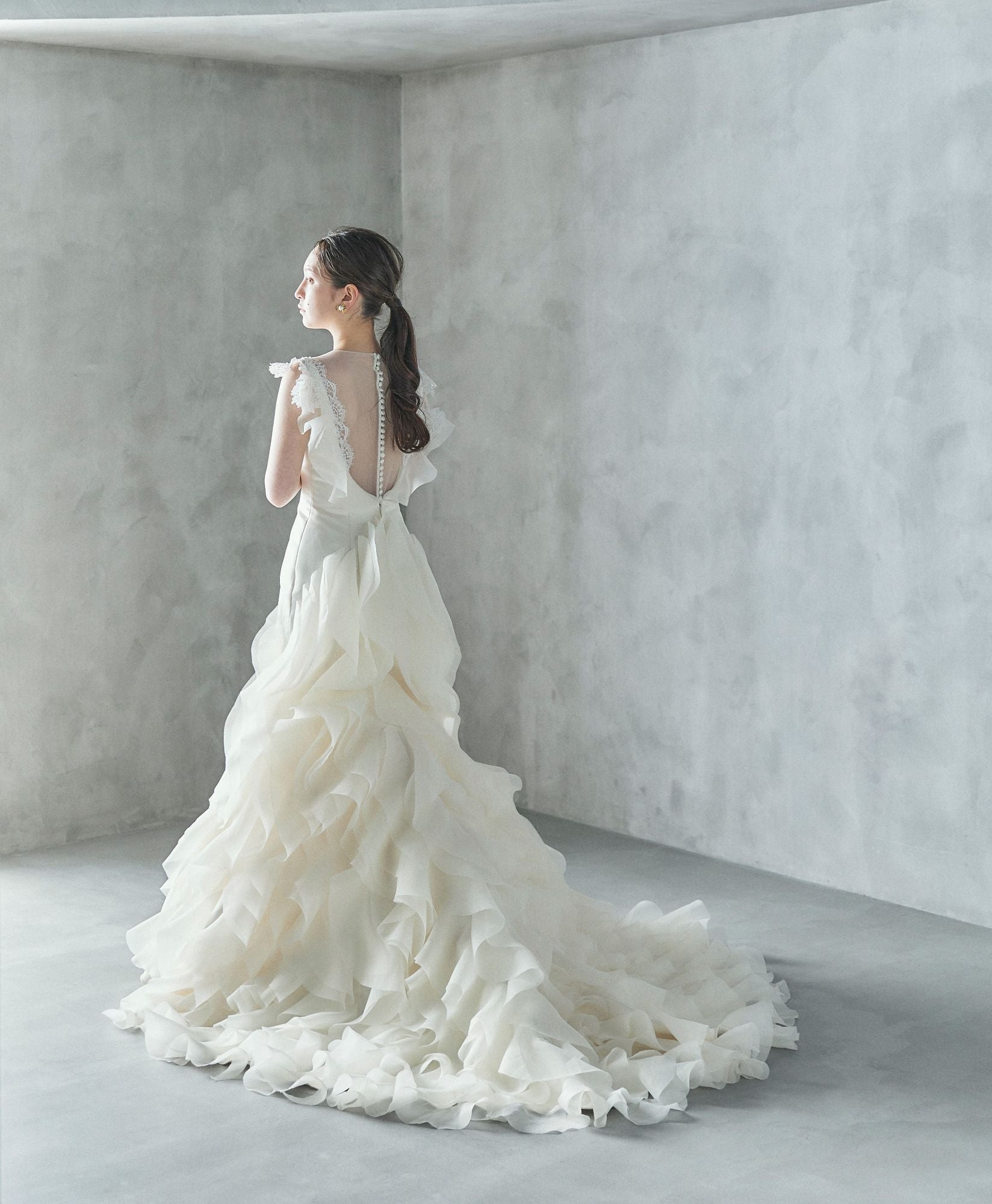 ヴェロニカ Veronica【ウエディングドレス レンタル】サテン セミ