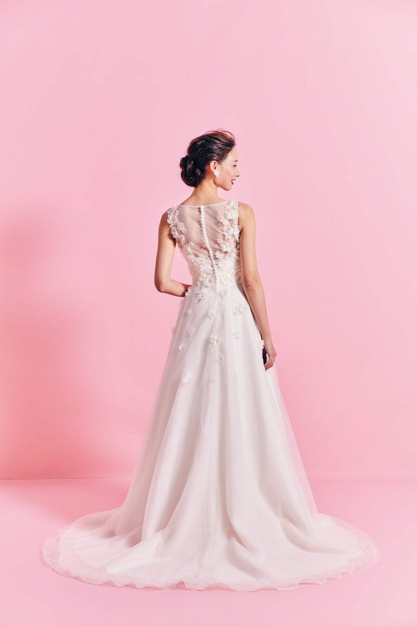 Rita リタ【ウェデイングドレス レンタル】Aライン フラワーモチーフ イリュージョンレース 【結婚式】