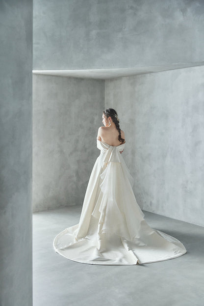 アレッタ Aletta【ウエディングドレス レンタル】オフショルダー ショールカラー サテン Aラインドレス 【結婚式】