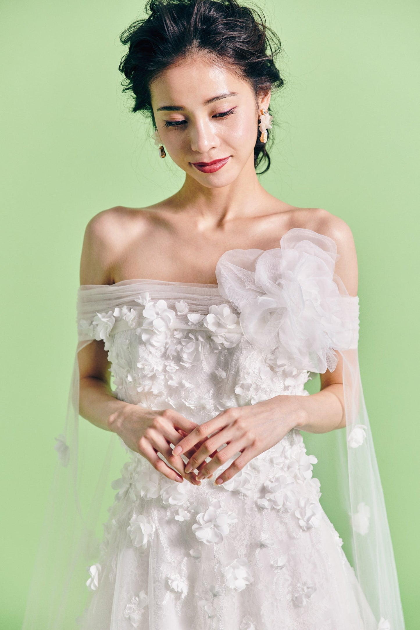 Mia【ウエディングドレス レンタル】Aライン フラワーモチーフ チュールドレス 【結婚式】