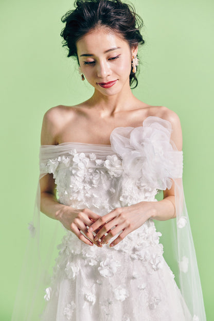 Mia【ウエディングドレス レンタル】Aライン フラワーモチーフ チュールドレス 【結婚式】