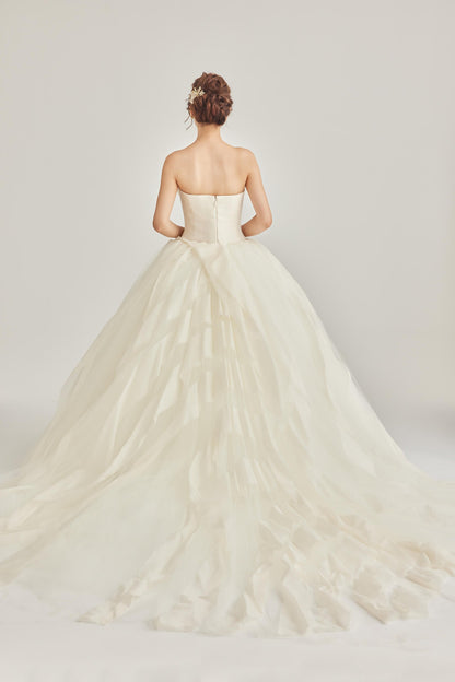 リーゼル【ウェディングドレス レンタル】