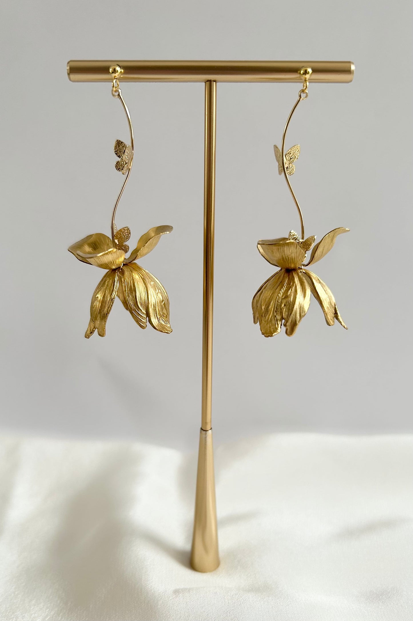 【ピアス・イヤリング】真鍮フラワー×バタフライピアス/イヤリング -ブライダルピアス/イヤリング-≪VIP-05/VIE-05≫【結婚式 ピアス イヤリング】