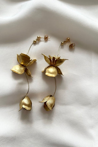 セミオーダー【ピアス・イヤリング】真鍮フラワー×淡水パールピアス/イヤリング -ブライダルピアス/イヤリング-≪VIP-06/VIE-06≫【結婚式 ピアス イヤリング】