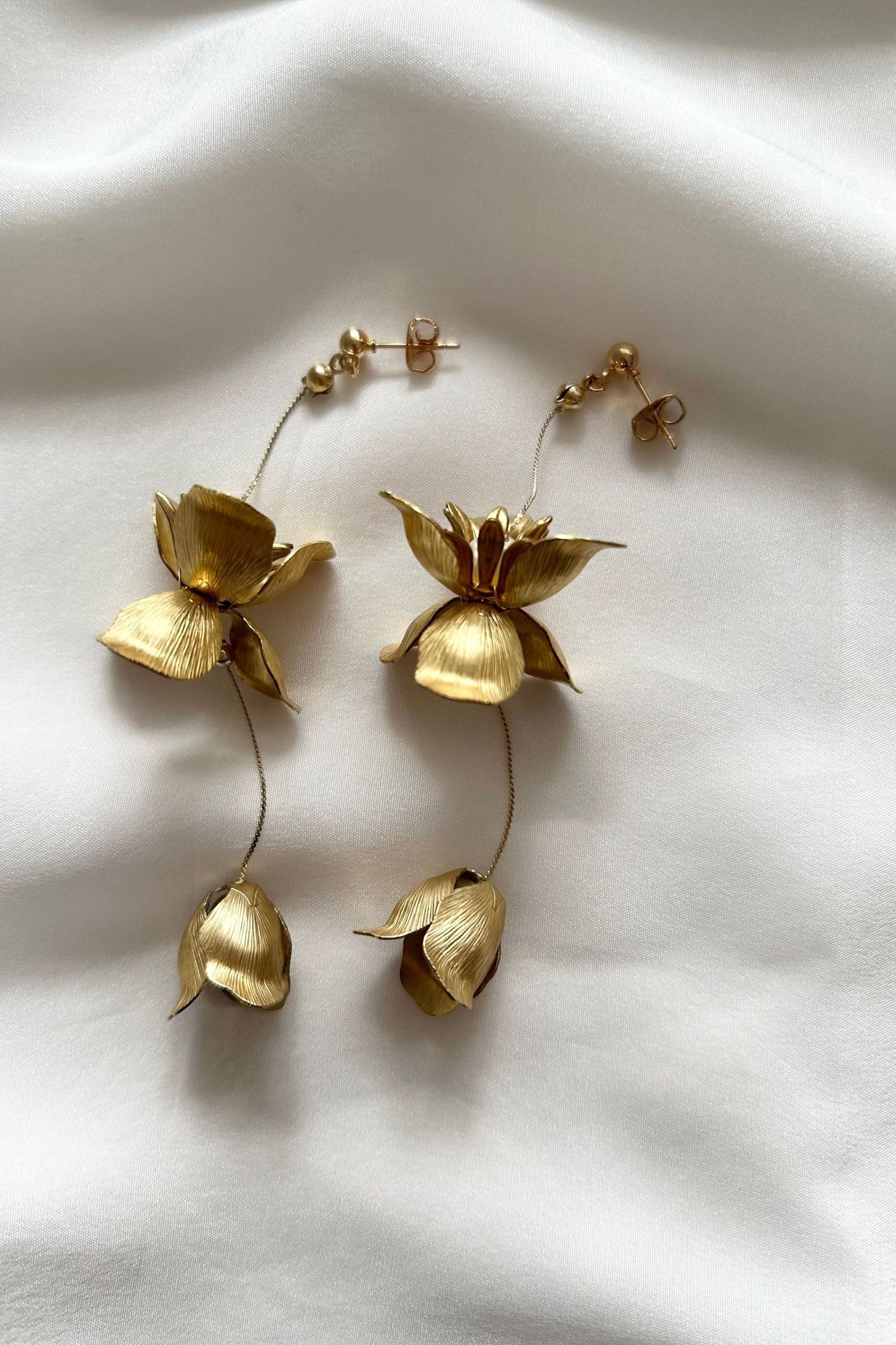 セミオーダー【ピアス・イヤリング】真鍮フラワー×淡水パールピアス/イヤリング -ブライダルピアス/イヤリング-≪VIP-06/VIE-06≫【結婚式 ピアス イヤリング】