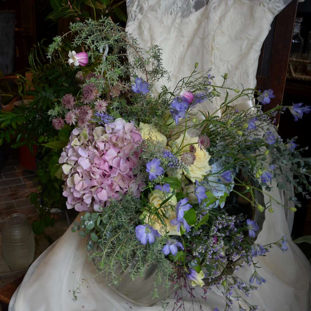 【生花・ドライフラワー】ナチュラル クラッチブーケ 【結婚式 フラワー ブーケ ブートニア】
