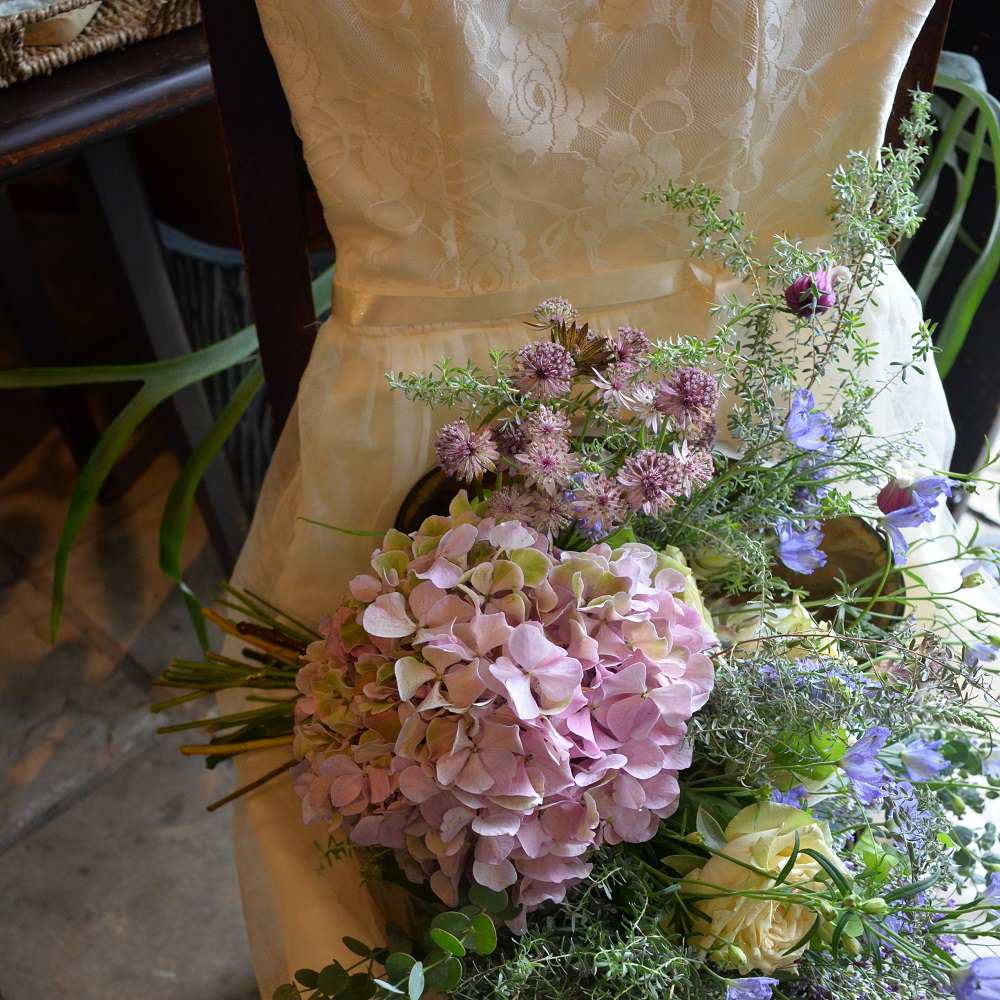 【生花・ドライフラワー】ナチュラル クラッチブーケ 【結婚式 フラワー ブーケ ブートニア】