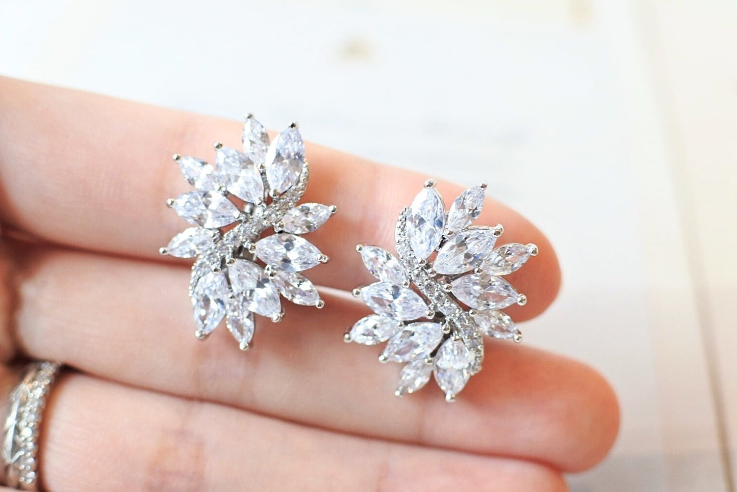 【ピアス・イヤリング】ジルコニアピアス/イヤリング ~ブライダルピアス/ブライダルイヤリング~ ≪ZP-07/ZE-07≫ 【結婚式　ピアス　イヤリング】