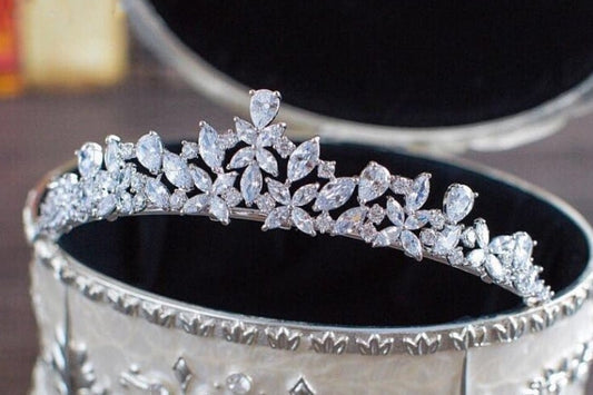 【ヘッドドレス】ジルコニアティアラ ~ブライダルティアラ~ ≪ZT-05≫【結婚式 ヘアアクセアリー】