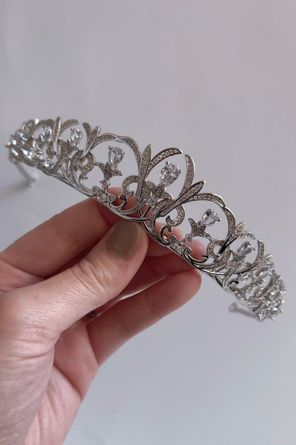 【ヘッドドレス】ジルコニアティアラ ~ブライダルティアラ~ ≪ZT-17≫【結婚式 ヘアアクセサリー】
