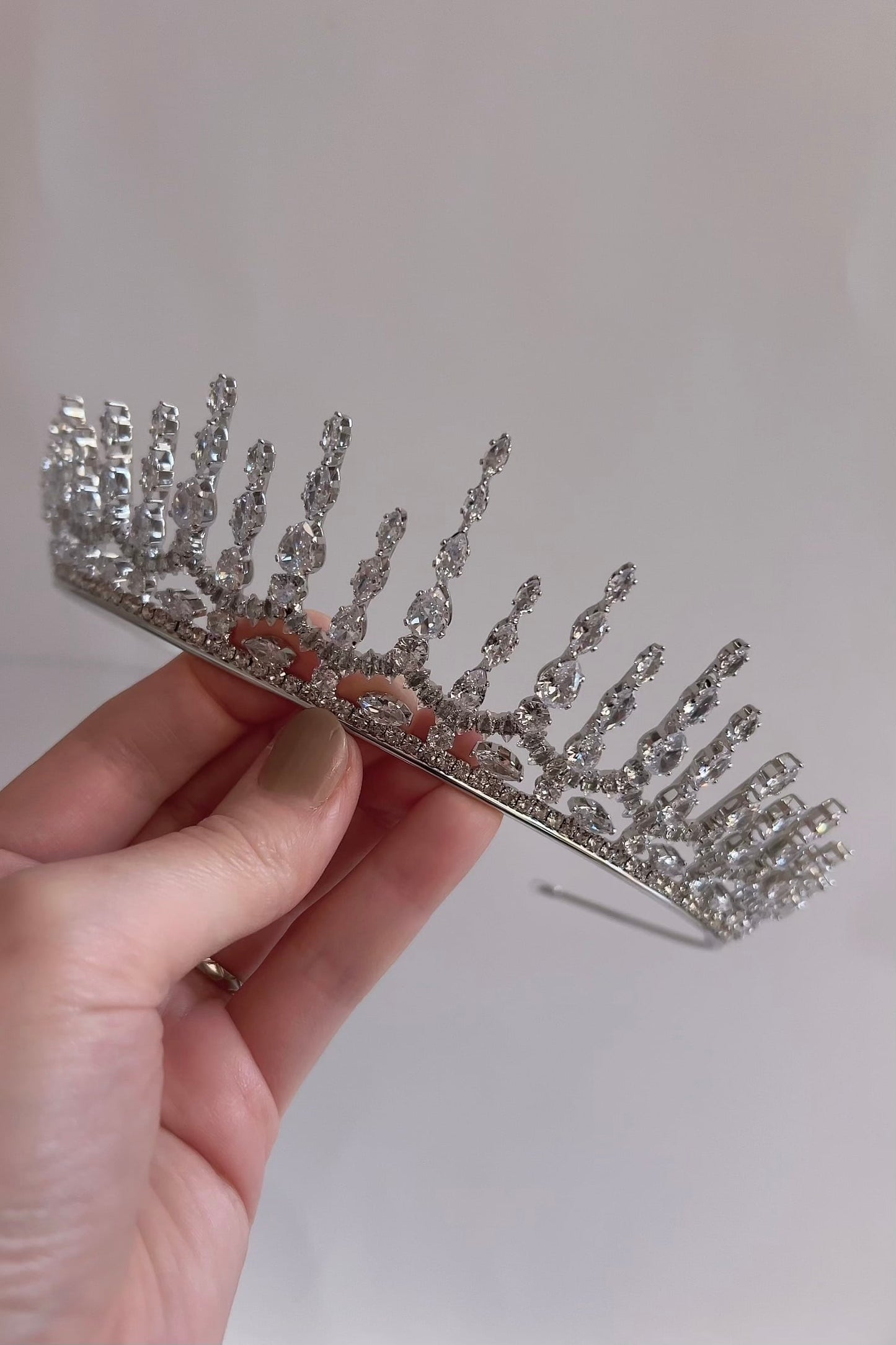 【ヘッドドレス】ジルコニアティアラ ~ブライダルティアラ~ ≪ZT-23≫【結婚式 ヘアアクセサリー】