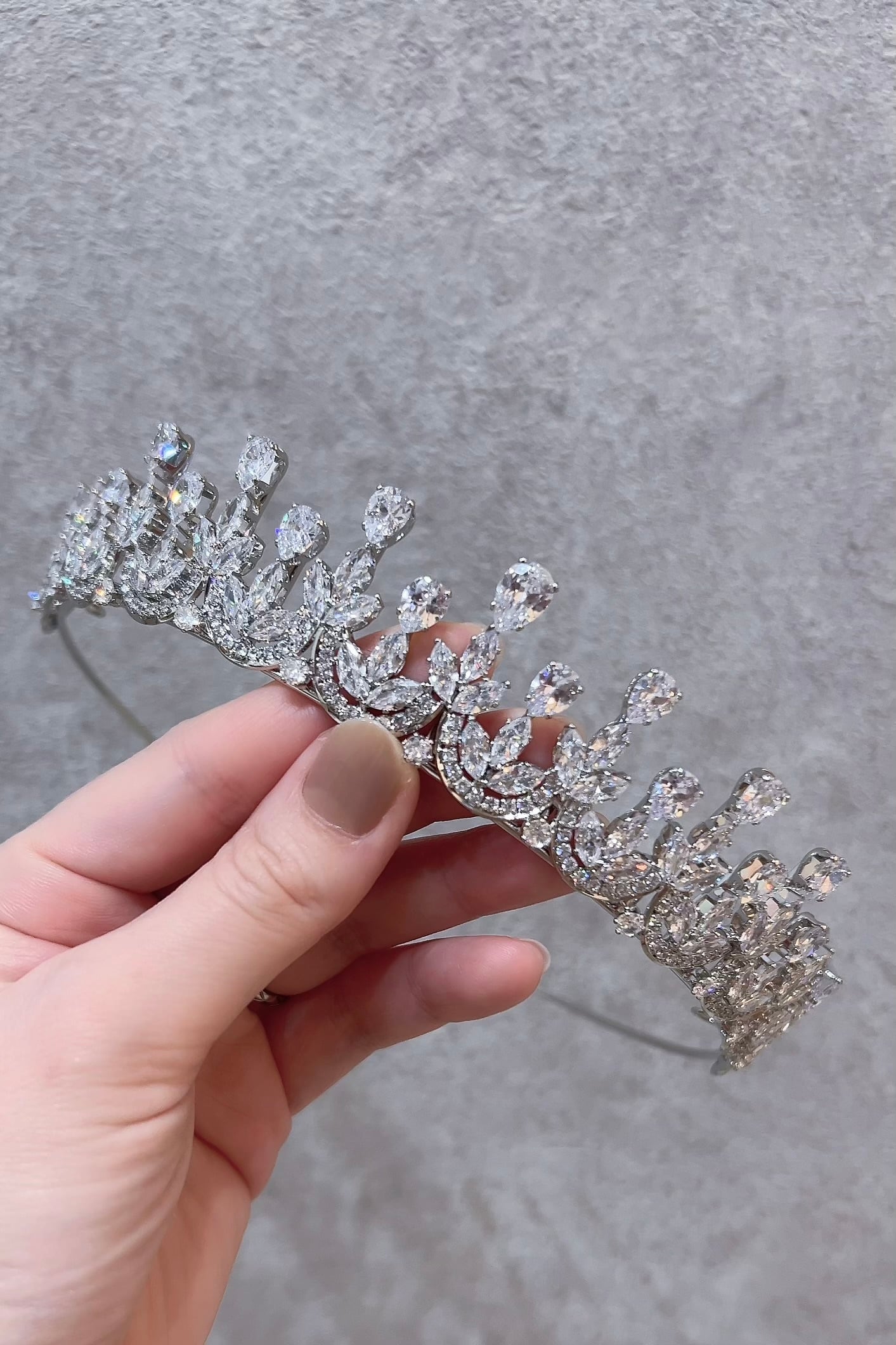 【ヘッドドレス】ジルコニアティアラ ~ブライダルティアラ~ ≪ZT-27≫【結婚式 ヘアアクセサリー】