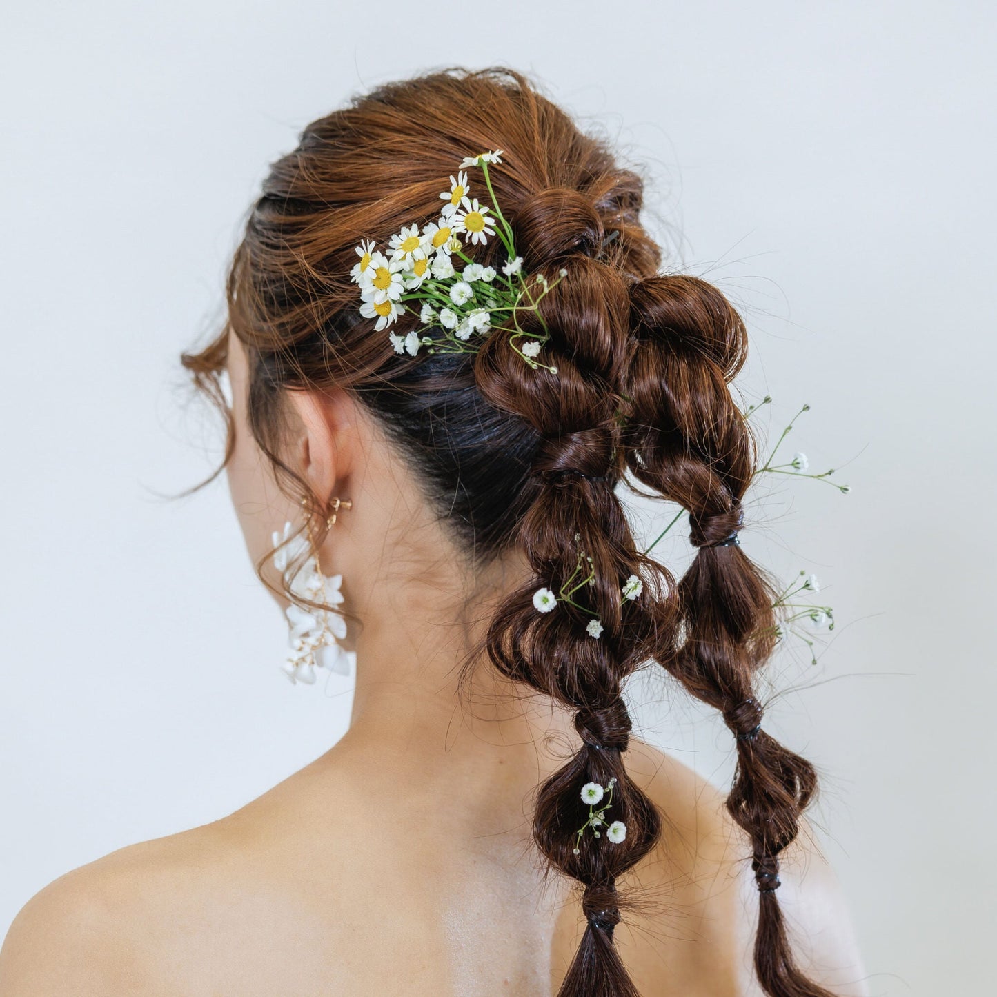 ウエディングピアス イヤリング｜パール ビジュー｜お花 フラワーモチーフ｜ゴールド×ホワイト(BC-E101)【結婚式　アクセサリー　ピアス　イヤリング】