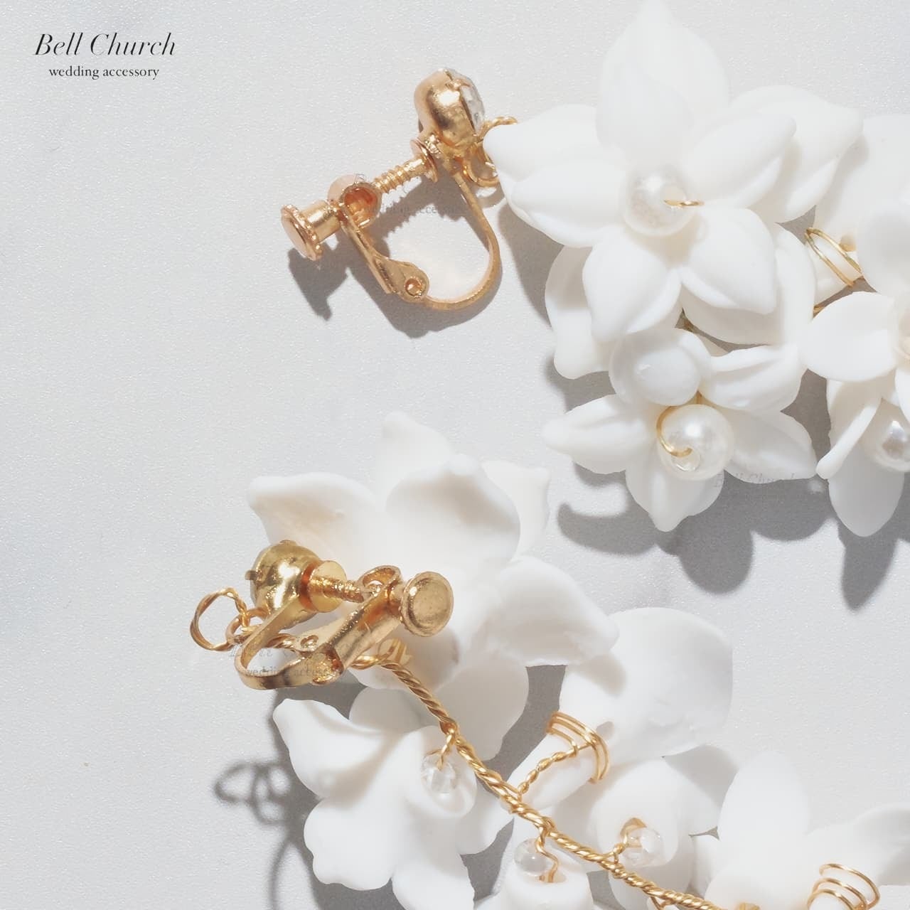 ウエディングピアス イヤリング｜パール ビジュー｜お花 フラワーモチーフ｜ゴールド×ホワイト(BC-E101)【結婚式　アクセサリー　ピアス　イヤリング】