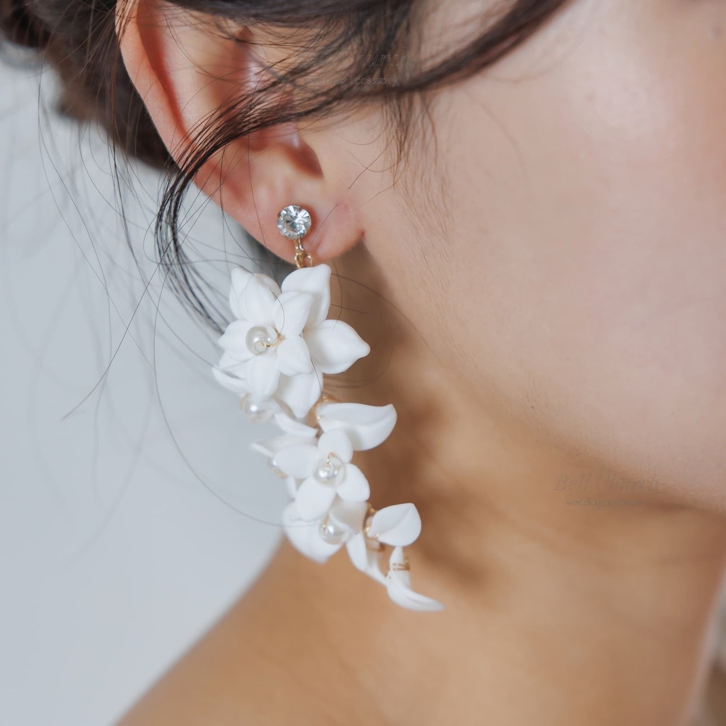 ウエディングピアス イヤリング｜パール ビジュー｜お花 フラワーモチーフ｜ゴールド×ホワイト(BC-E101)【結婚式　アクセサリー　ピアス　イヤリング】