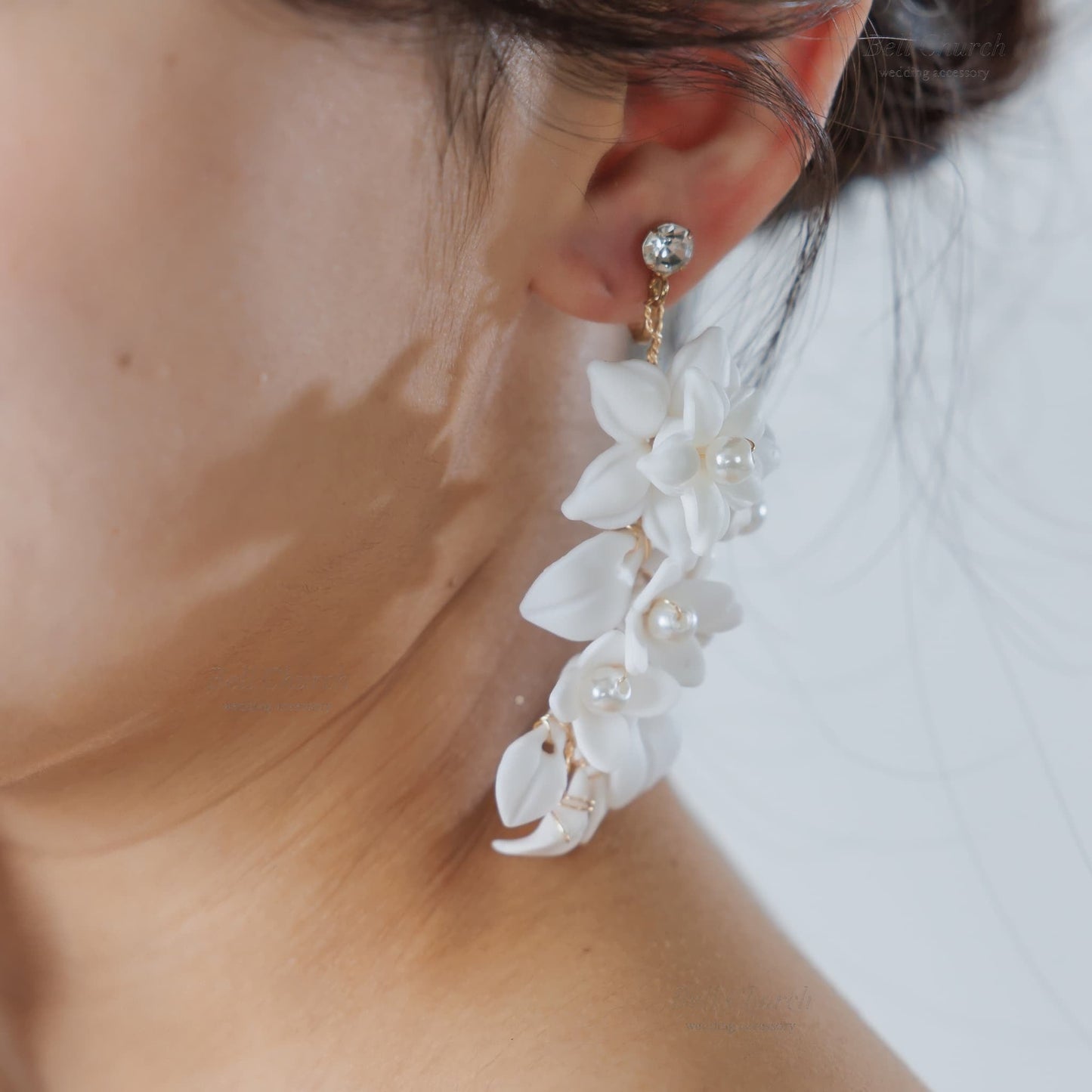 ウエディングピアス イヤリング｜パール ビジュー｜お花 フラワーモチーフ｜ゴールド×ホワイト(BC-E101)【結婚式　アクセサリー　ピアス　イヤリング】