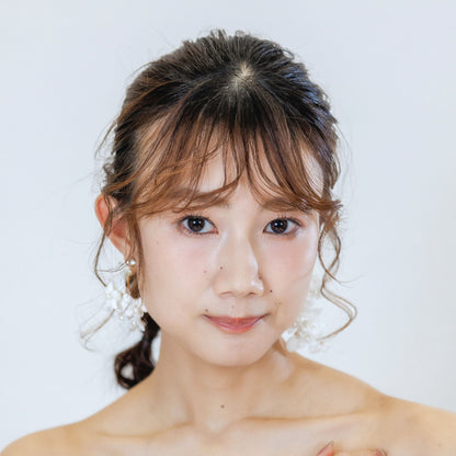 ウエディングピアス イヤリング｜パール ビジュー｜お花 フラワーモチーフ｜ゴールド×ホワイト(BC-E101)【結婚式　アクセサリー　ピアス　イヤリング】